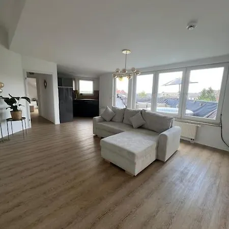 Pretty Rooftop Jacuzzi Apartment *