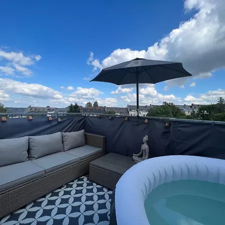Pretty Rooftop Jacuzzi Apartment