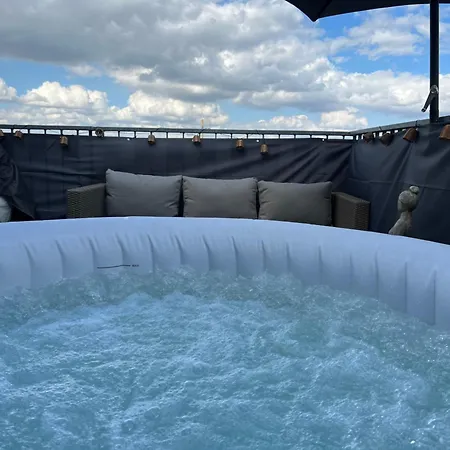 Apartment Pretty Rooftop Jacuzzi