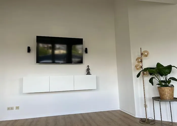 Pretty Rooftop Jacuzzi *