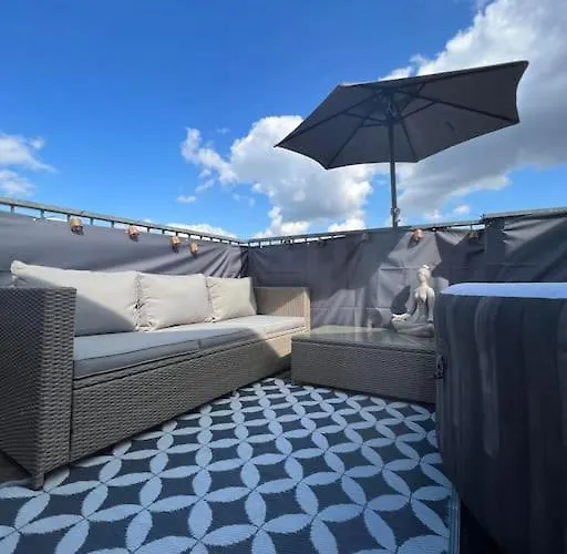 Apartment Pretty Rooftop Jacuzzi Chemnitz