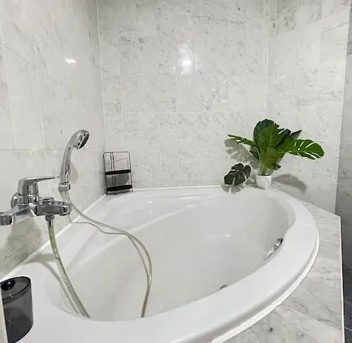 Pretty Rooftop Jacuzzi *